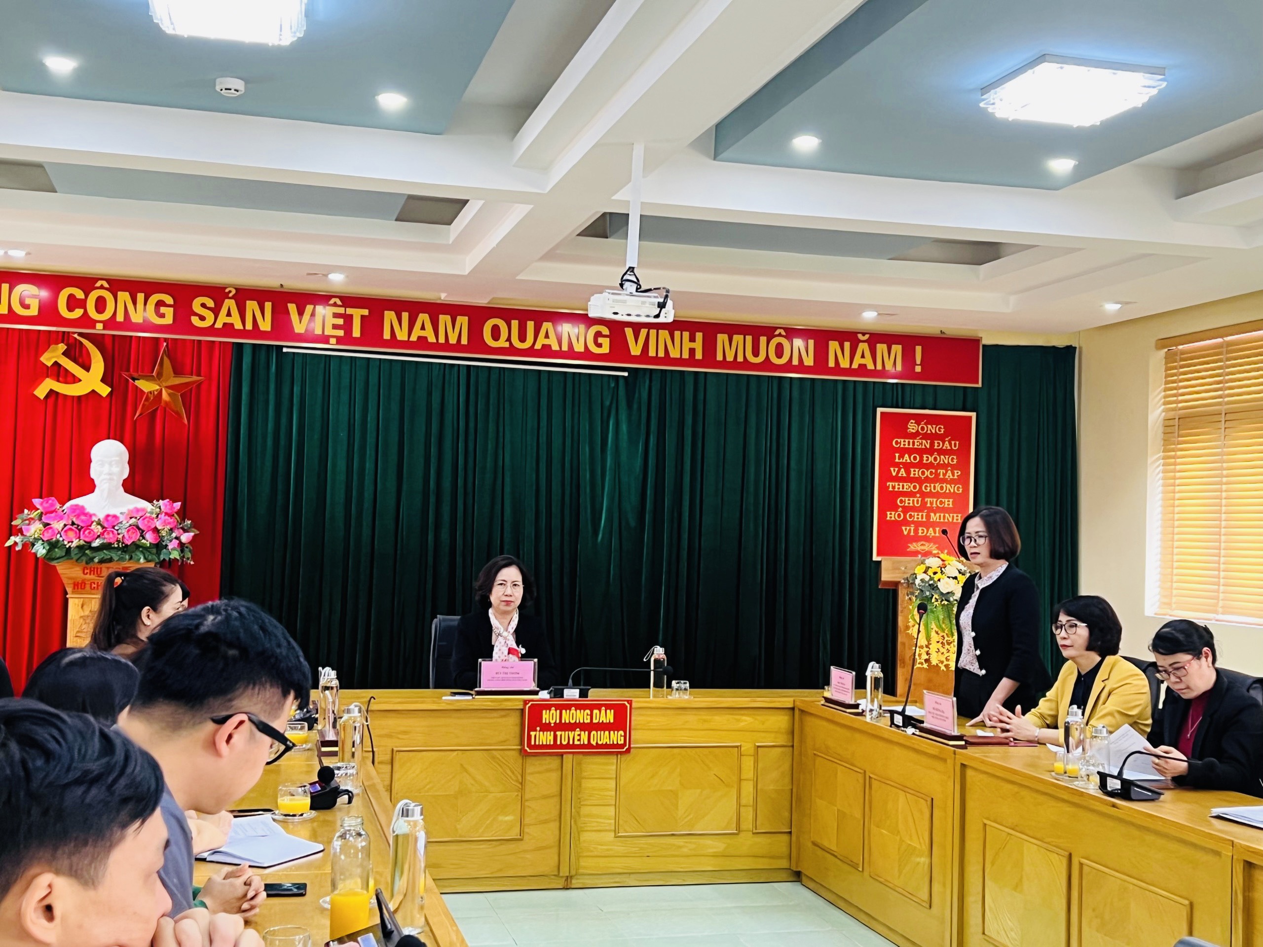 Phó Chủ tịch Ban Chấp hành Trung ương Hội Nông dân Việt Nam làm việc với Hội Nông dân tỉnh Tuyên Quang