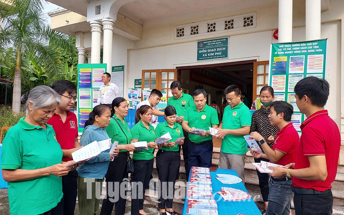 Hội Nông dân tỉnh hoạt động với nhân dân tại xã Kim Phú
