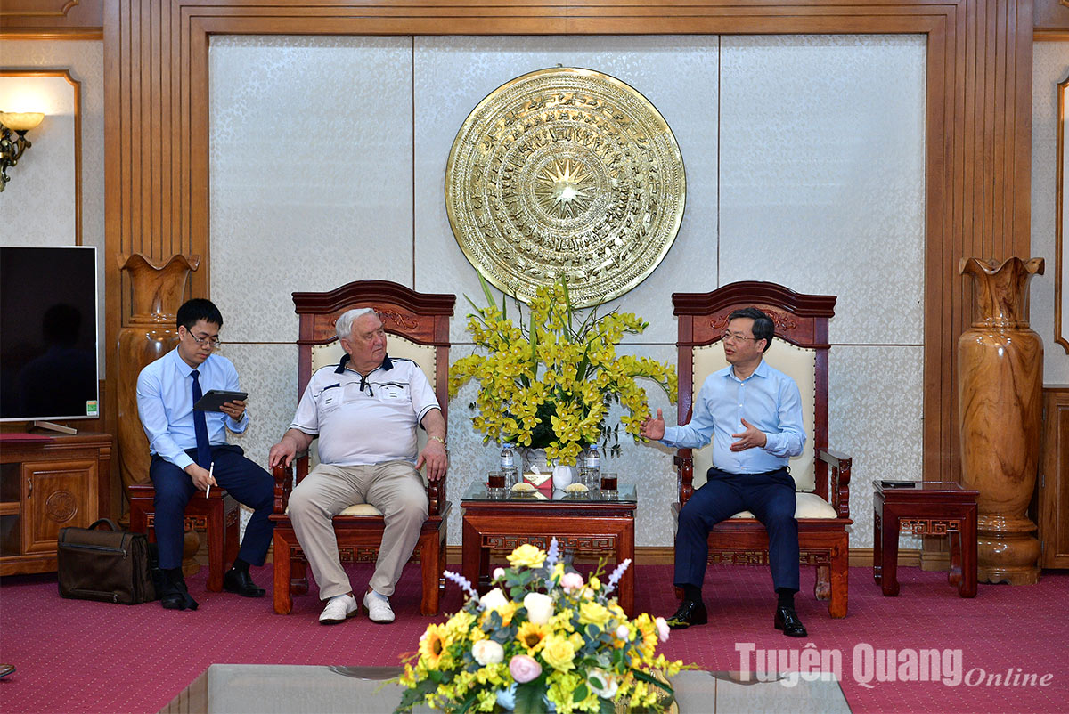 Chủ tịch UBND tỉnh Nguyễn Văn Sơn tiếp Đoàn công tác Tập đoàn Medigreif