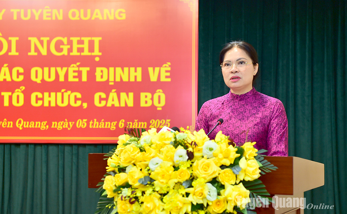 Đoàn kết, thống nhất, hết lòng vì sự nghiệp chung
