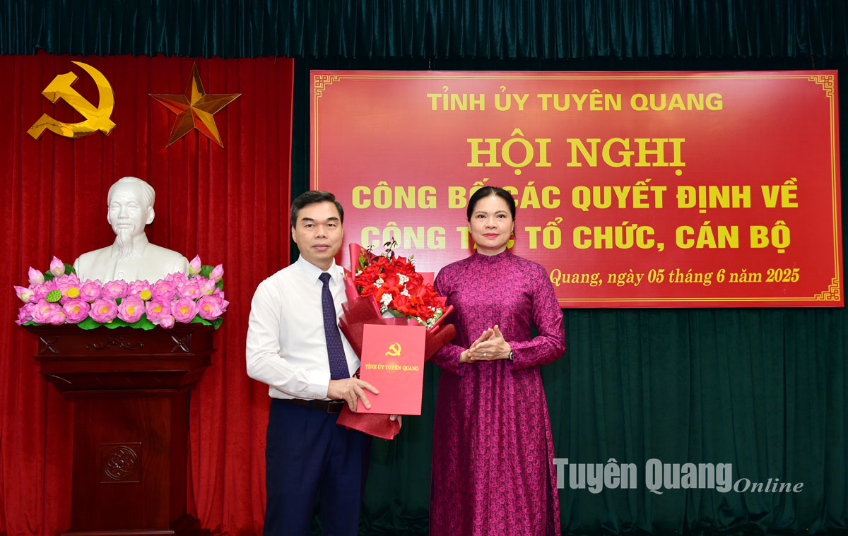 Công bố Quyết định chuẩn y giữ chức Phó Bí thư Tỉnh ủy đối với đồng chí Ma Thế Hồng