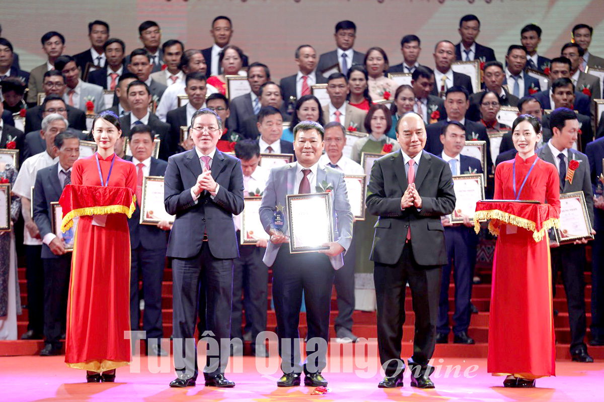 Tuyên Quang có 2 nông dân được trao Danh hiệu 