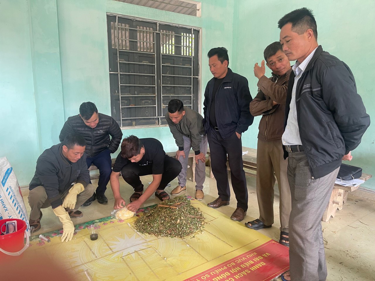 Nông dân Tuyên Quang chung tay cùng cộng đồng xử lý rác thải, giảm phát thải khí nhà kính