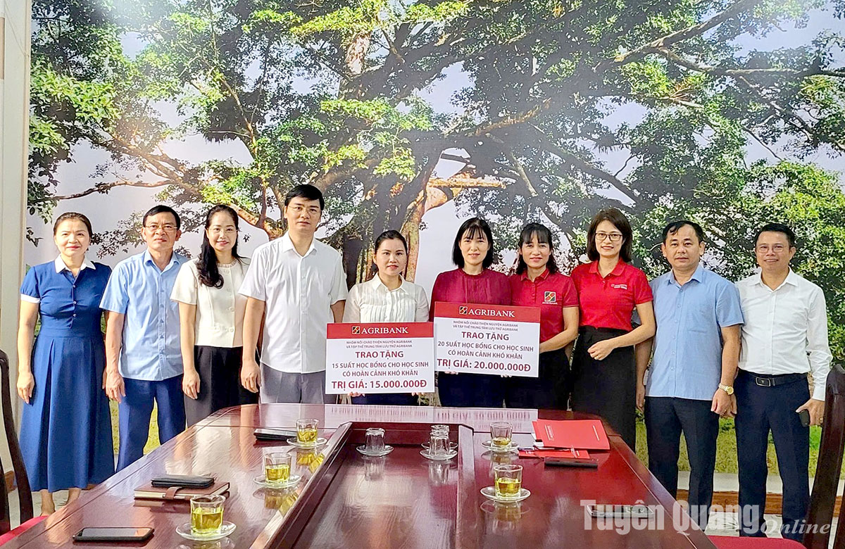 Agribank Tuyên Quang hỗ trợ 135 triệu đồng cho học sinh có hoàn cảnh khó khăn