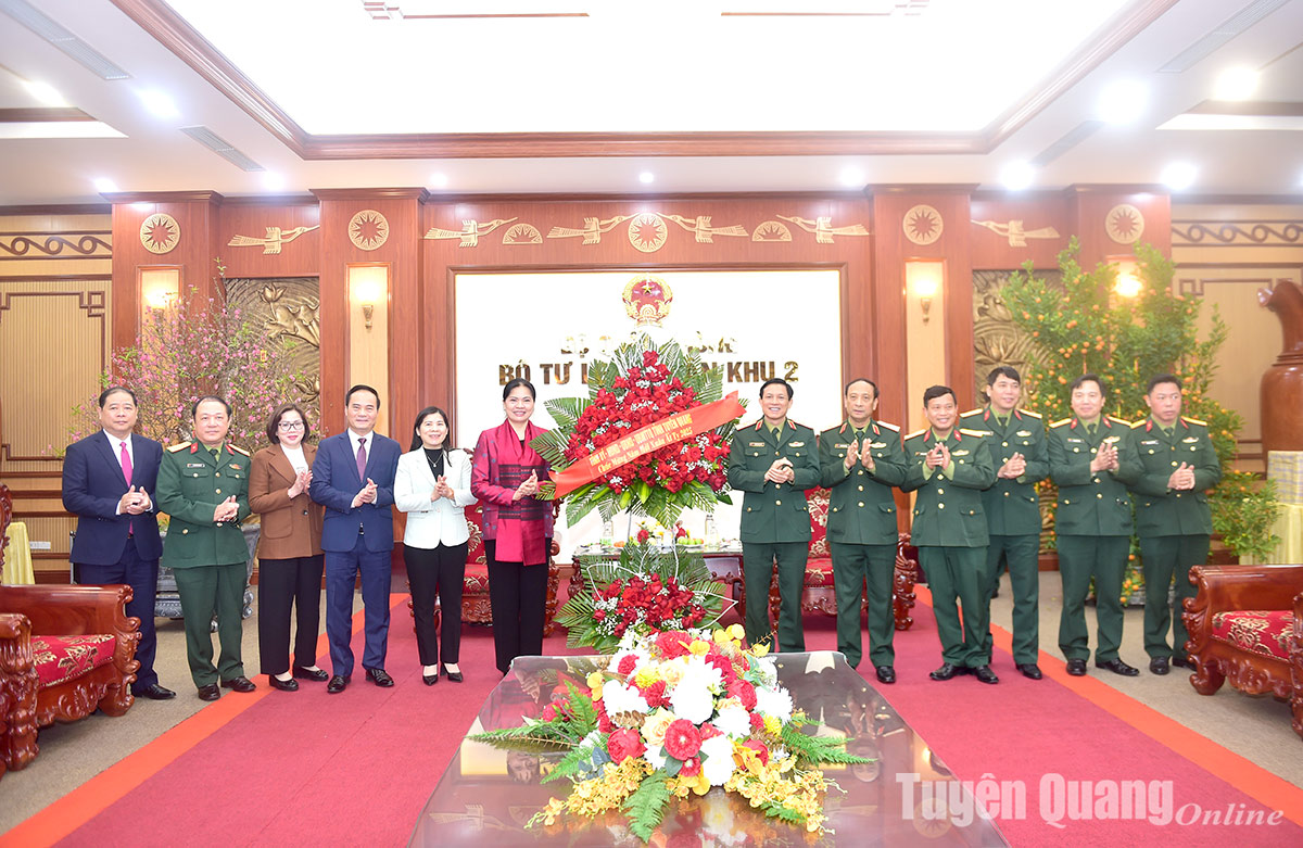 Tỉnh Tuyên Quang chúc Tết Quân khu 2