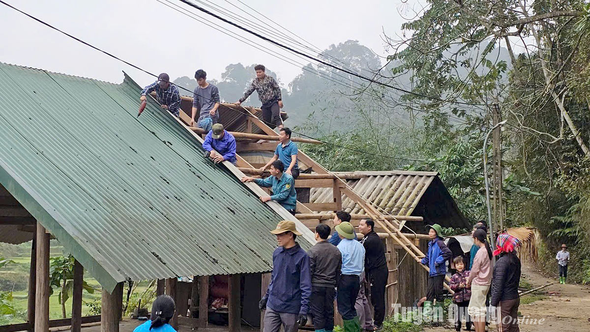 Hỗ trợ hơn 3,93 tỷ đồng cho 131 hộ nghèo huyện Lâm Bình sửa chữa nhà ở